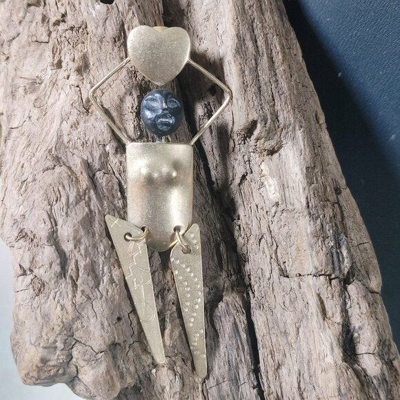 Lena Pin Brooch Woman Heart Tribal Design Vintage Handmade Brass Figurine Signed - Picture 6 of 12